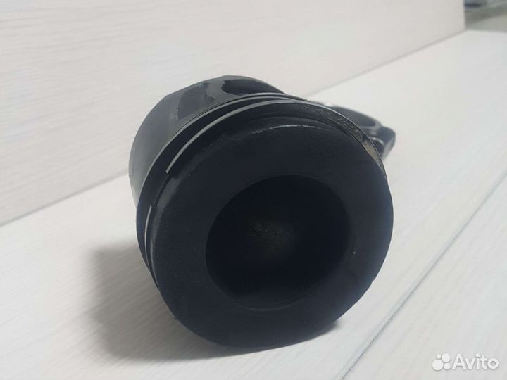 Поршень шатун land rover 2.2 TD4 2010