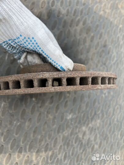 Тормозной диск передний Toyota Carina ST215