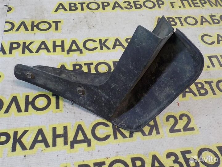 Брызговик задний правый Toyota Corolla (E150) 200