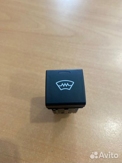 Кнопка обогрева лобового стекла Toyota Camry V70