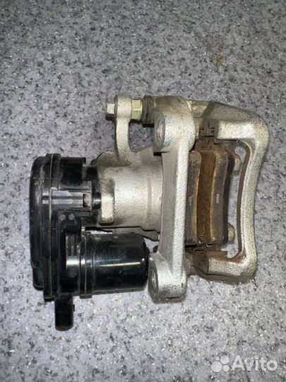 Суппорт задний правый Kia K5 DL3 G4KN 2021