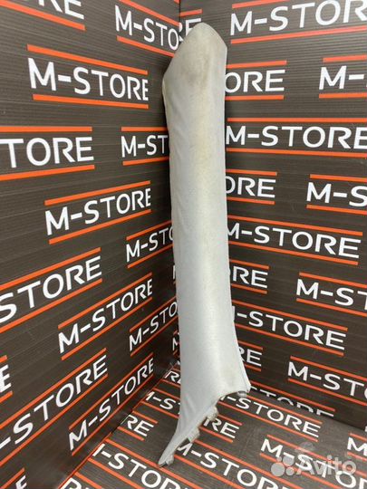 Обшивка стойки передняя правая Mercedes-Benz