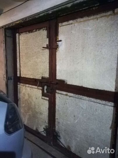 Ворота гаражные с дверью