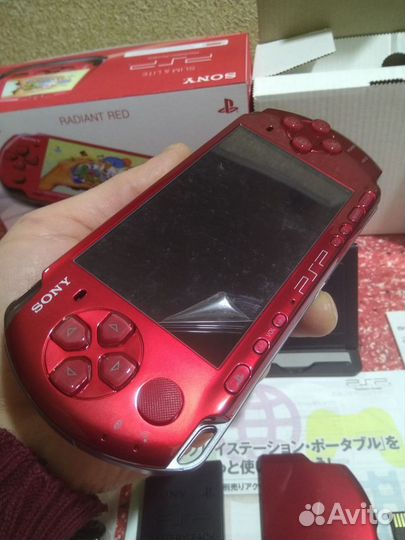 PSP 3008 radiant red новая 4гб прошитая