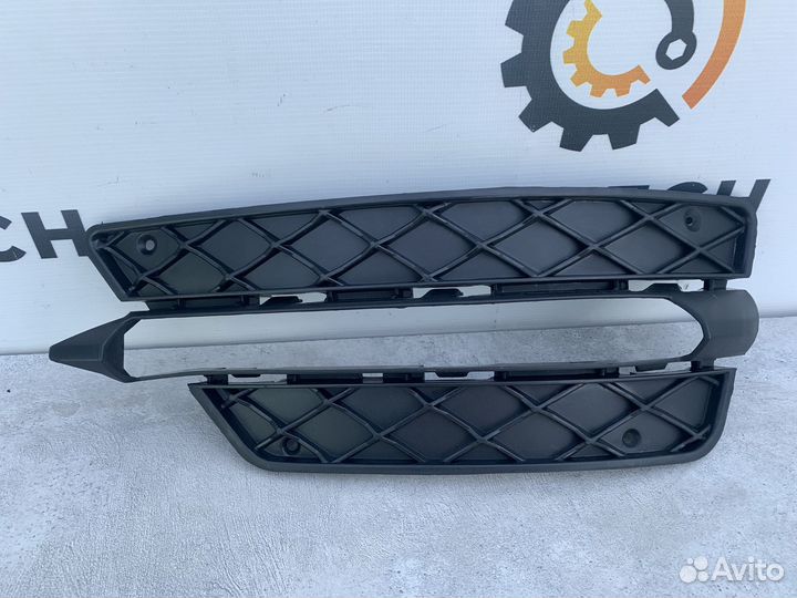 Решетка переднего бампера Mercedes A2048851353