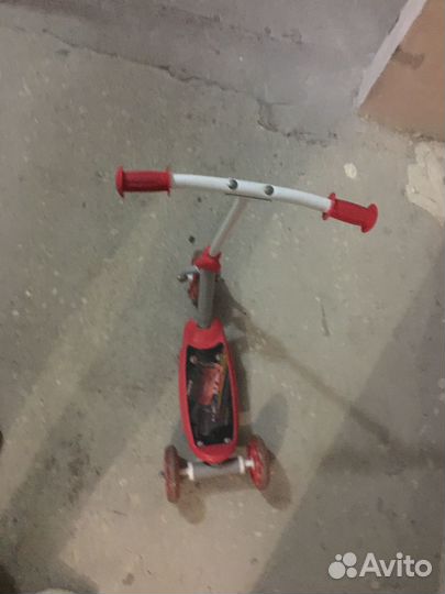 Самокат трехколесный