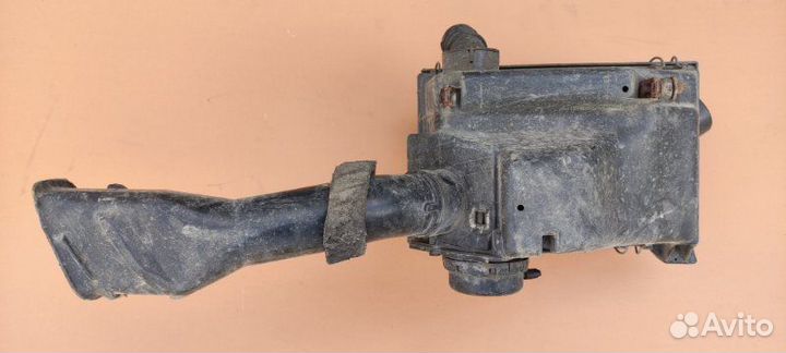 Корпус воздушного фильтра Opel Vectra A 1.8