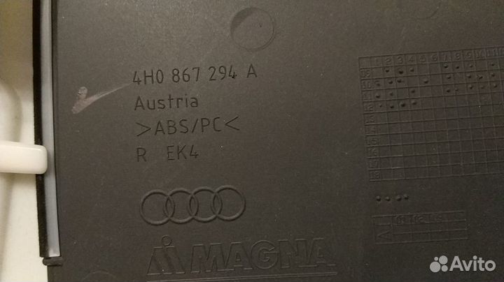 Обшивка стойки центральной правой Audi A8 D4 2011