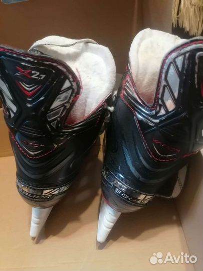 Хоккейные коньки bauer