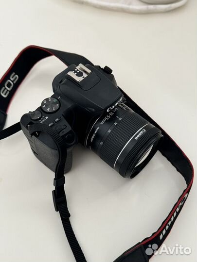 Зеркальный фотоаппарат canon eos 250d