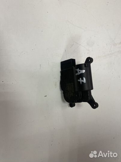 Моторчик заслонки отопителя Skoda