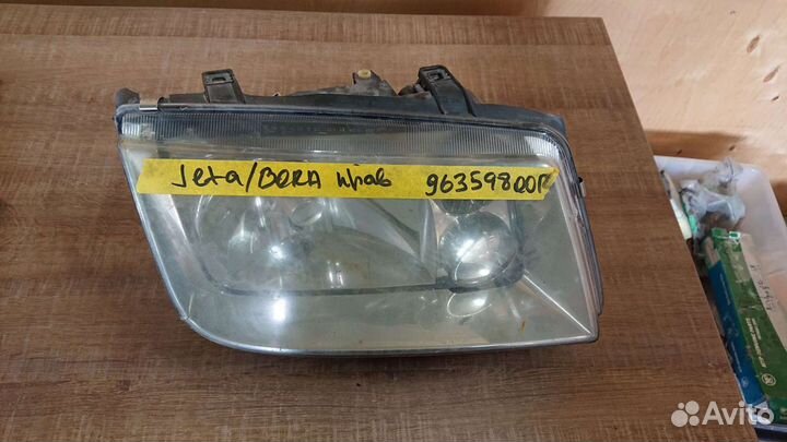 Фара правая Volkswagen Bora