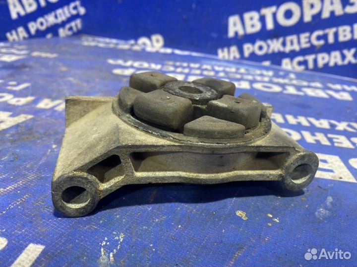 Подушка двигателя Audi 80 седан JN 1990