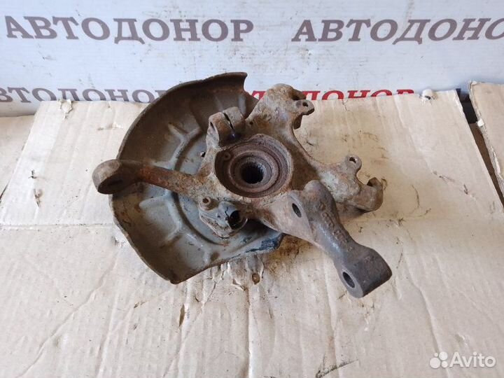 Поворотный кулак передний правый Volkswagen Golf 3