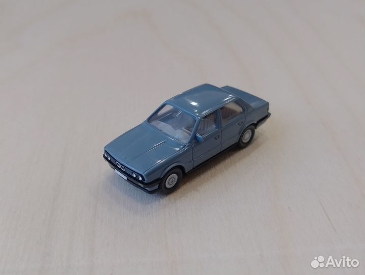 BMW 3er E30 (1982-1994) 320i, голубой