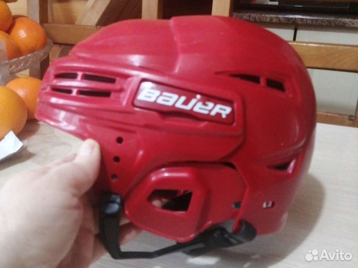 Хоккейный шлем