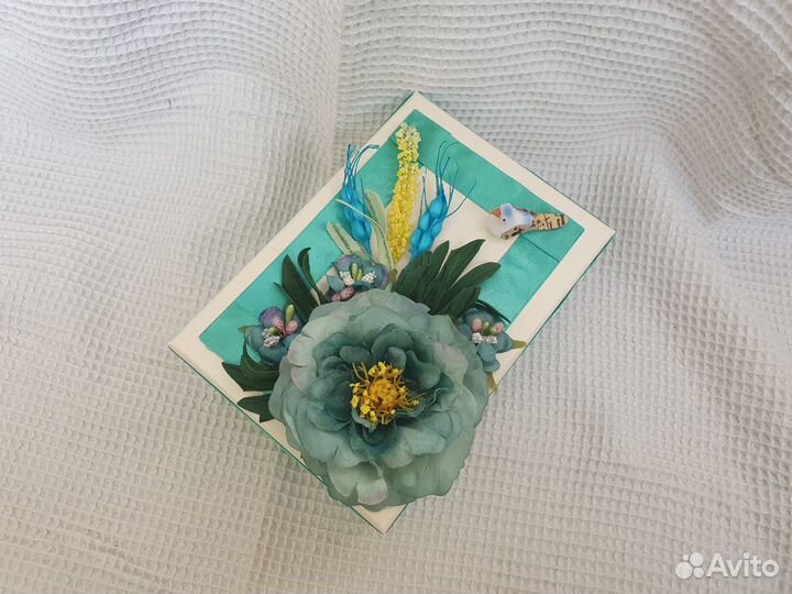 Подарочная коробка открыта, упаковка для подарков