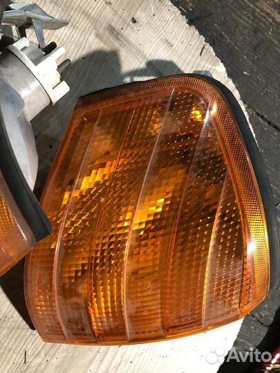 Указатель поворота Mercedes W202 передний правый