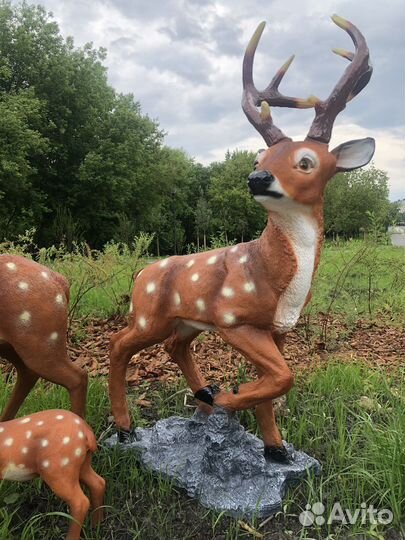 Олени садовые из полистоуна и олененок