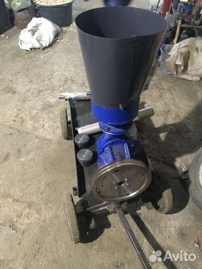 Гранулятор корма 200мм подвижные ролики