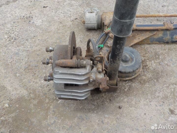 VW Passat Суппорт тормозной задний