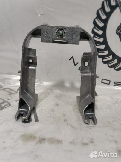 Кронштейн подлокотника Audi A6 (C6,4F) 2005-2011