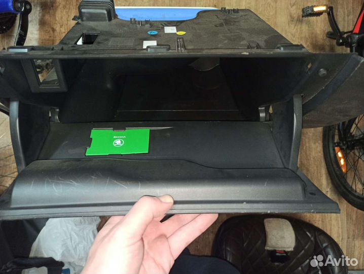 Бардачок и плафон освещения Skoda rapid