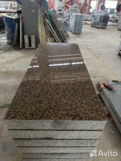 Памятники из красного гранита оптом