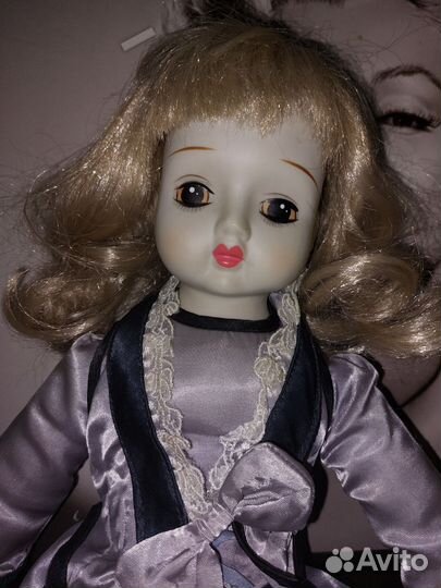 Кукла фарфоровая