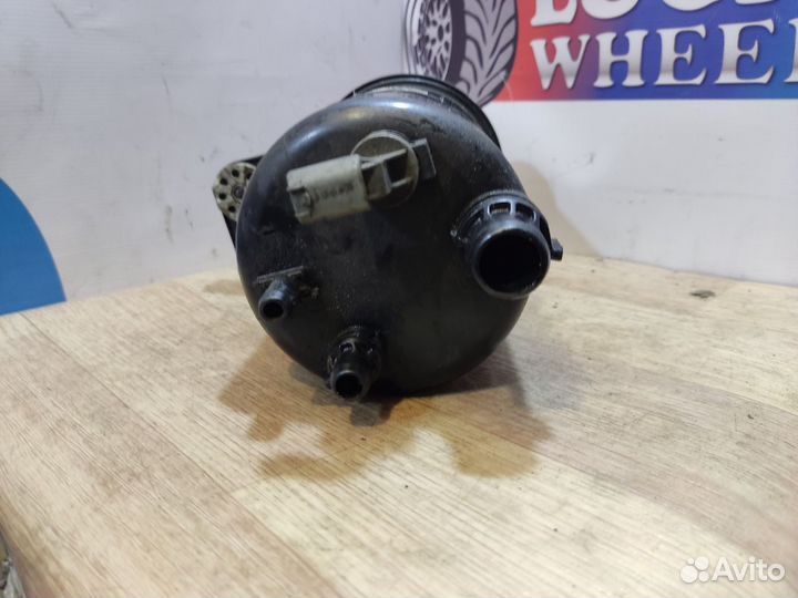 BMW X5 E70 F15, X6 E71 F16, бачок гидроусилителя