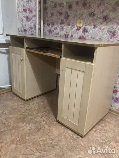 Письменный стол