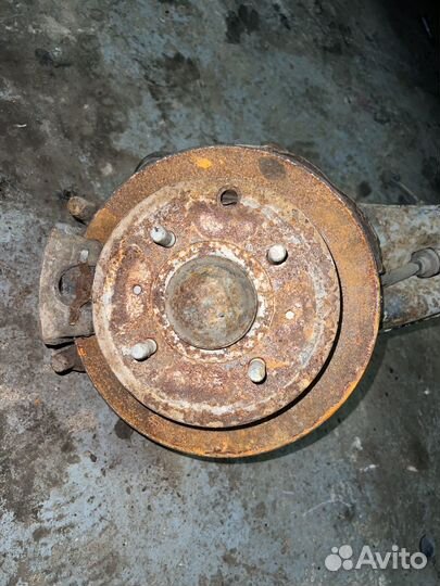 Задний рычаг правый Mitsubsihi Lancer 9