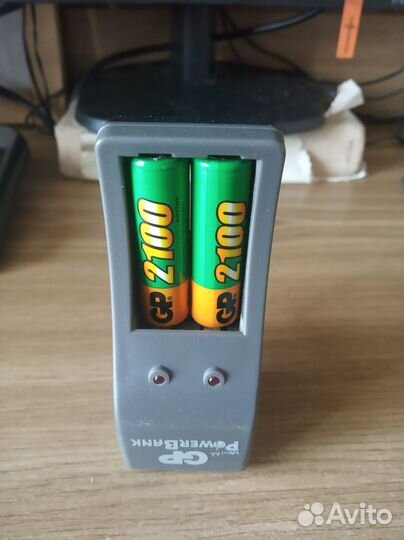 Зарядник для пальчиковых батареек gppb28GS