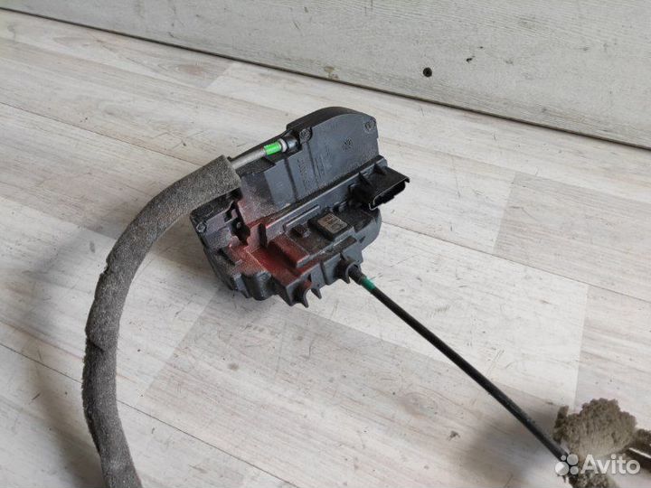 Замок двери задний левый Nissan Qashqai Vi 2008