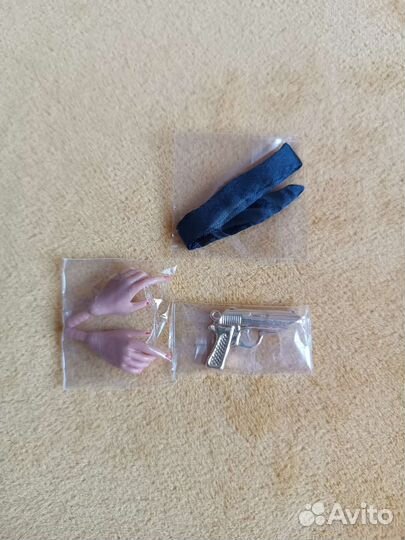 Шарфик, жестовые кисти, пистолет от Poppy Parker