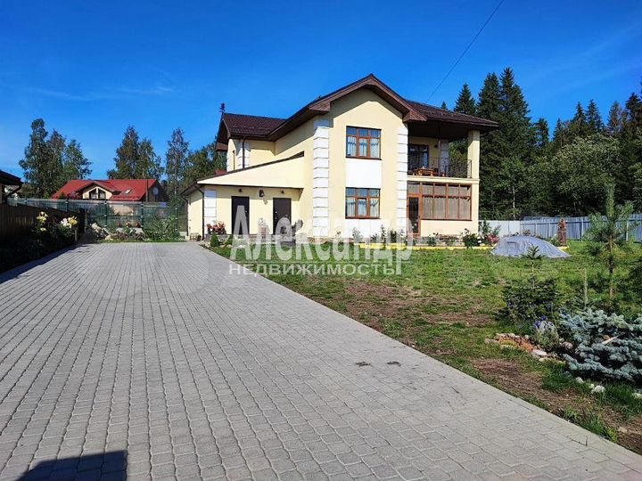 Дом 274 м² на участке 13 сот.