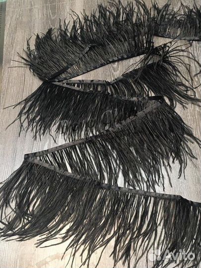 Перья страуса на ленте