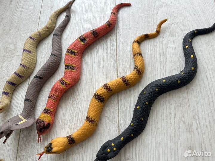 Резиновая змея