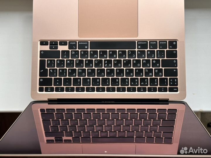 MacBook Air M1 2020 8/256 отличное состояние