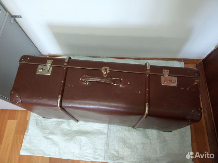 Старинный, огромный, дорожный чемодан. Германия