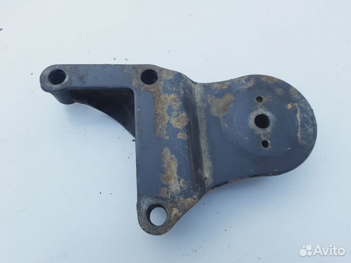 Кронштейн двигателя правый Volkswagen Polo 3