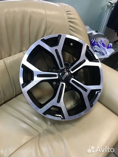 Диск литой Скад KL 318 16 5*114,3 Et 50 67.1