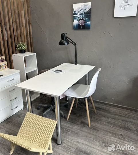 Стол для маникюра с вытяжкой