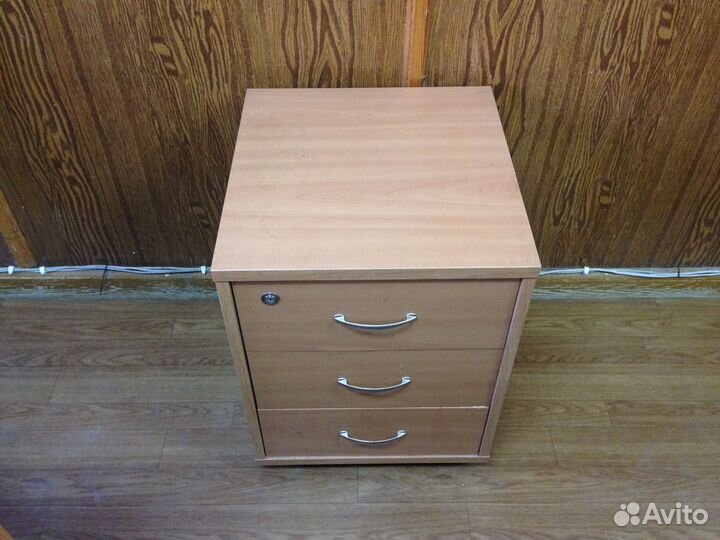 Тумбочка подкатная для письменного стола