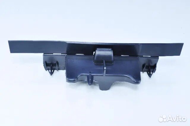 Кронштейн диффузора радиатора на Рено Дастер