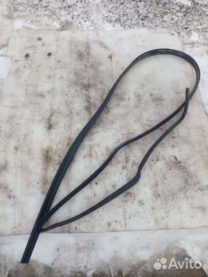 Уплотнитель Opel Zafira B 2005-2012 (13204499)