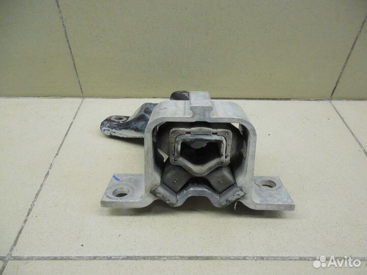 Опора двигателя правая Sandero 2009-2014