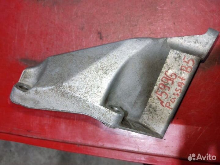 Опора двигателя Volkswagen Passat B5 универсал