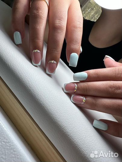 Модель на маникюр