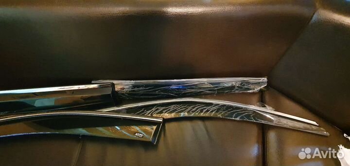 Дефлектора с нерж молдингом Hyundai Santa Fe 2012+